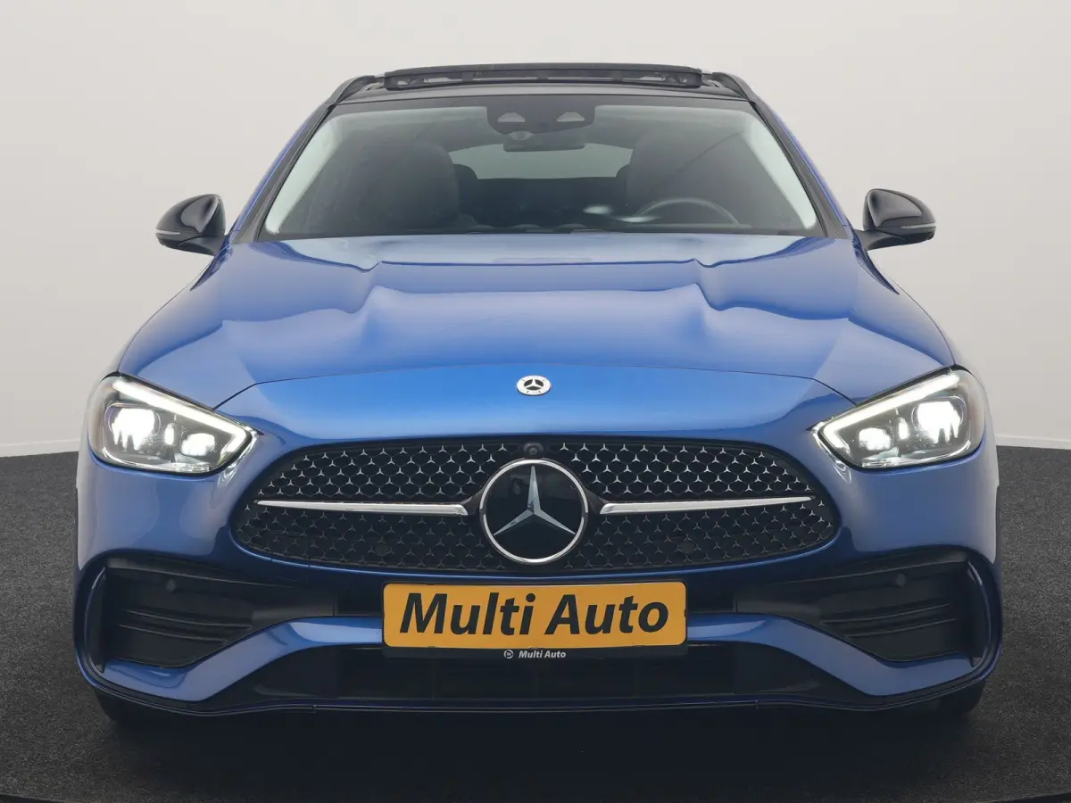 300 e AMG Line PHEV 313pk Dealer O.H. | Trekhaak Af Fabriek | Panodak | 360 Camera | Head Up | Adaptive Cruise | Digital Light | Alcantara Sportstoelen Memory & Verwarmd | Sfeerverlichting |