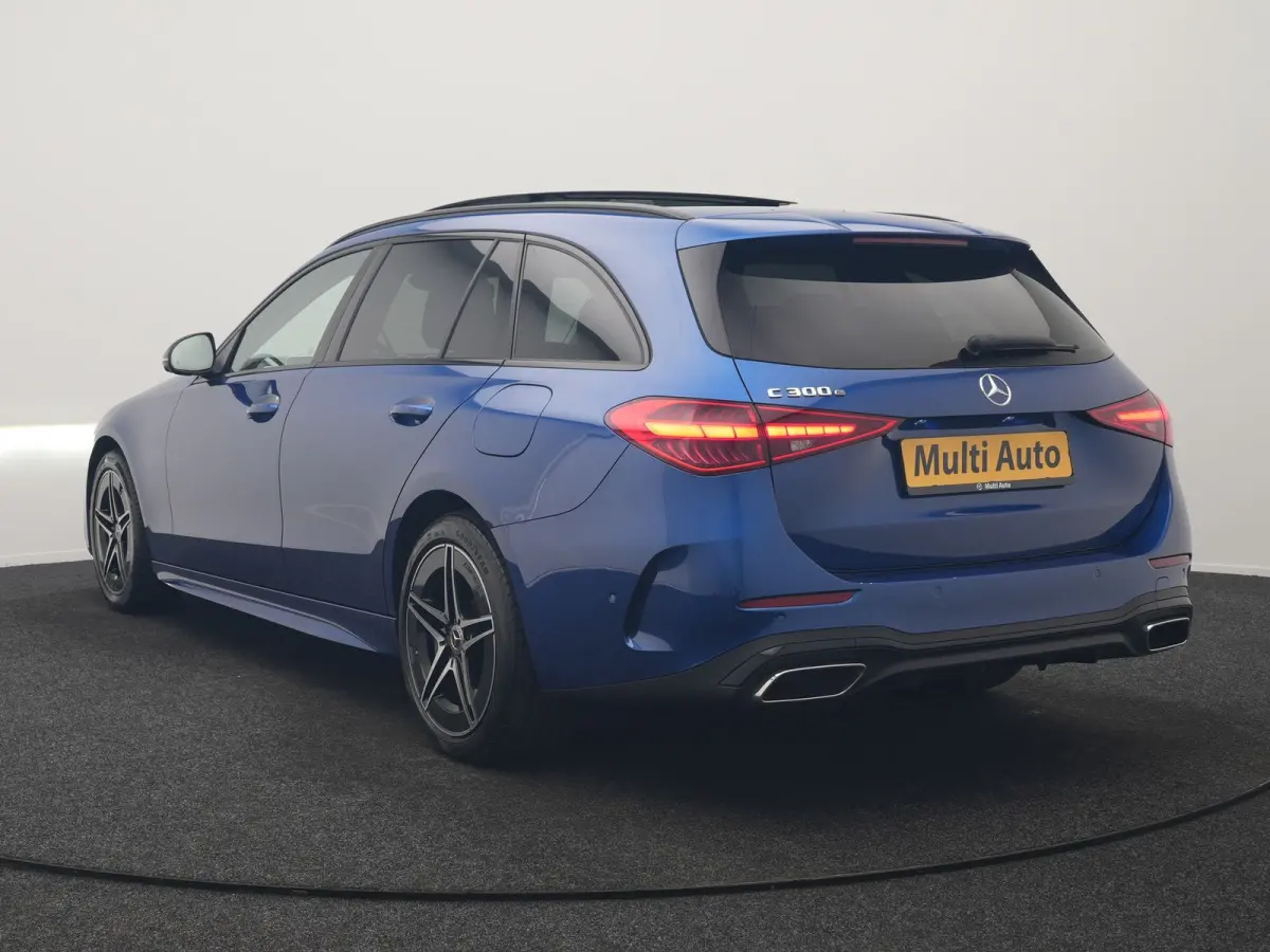 300 e AMG Line PHEV 313pk Dealer O.H. | Trekhaak Af Fabriek | Panodak | 360 Camera | Head Up | Adaptive Cruise | Digital Light | Alcantara Sportstoelen Memory & Verwarmd | Sfeerverlichting |