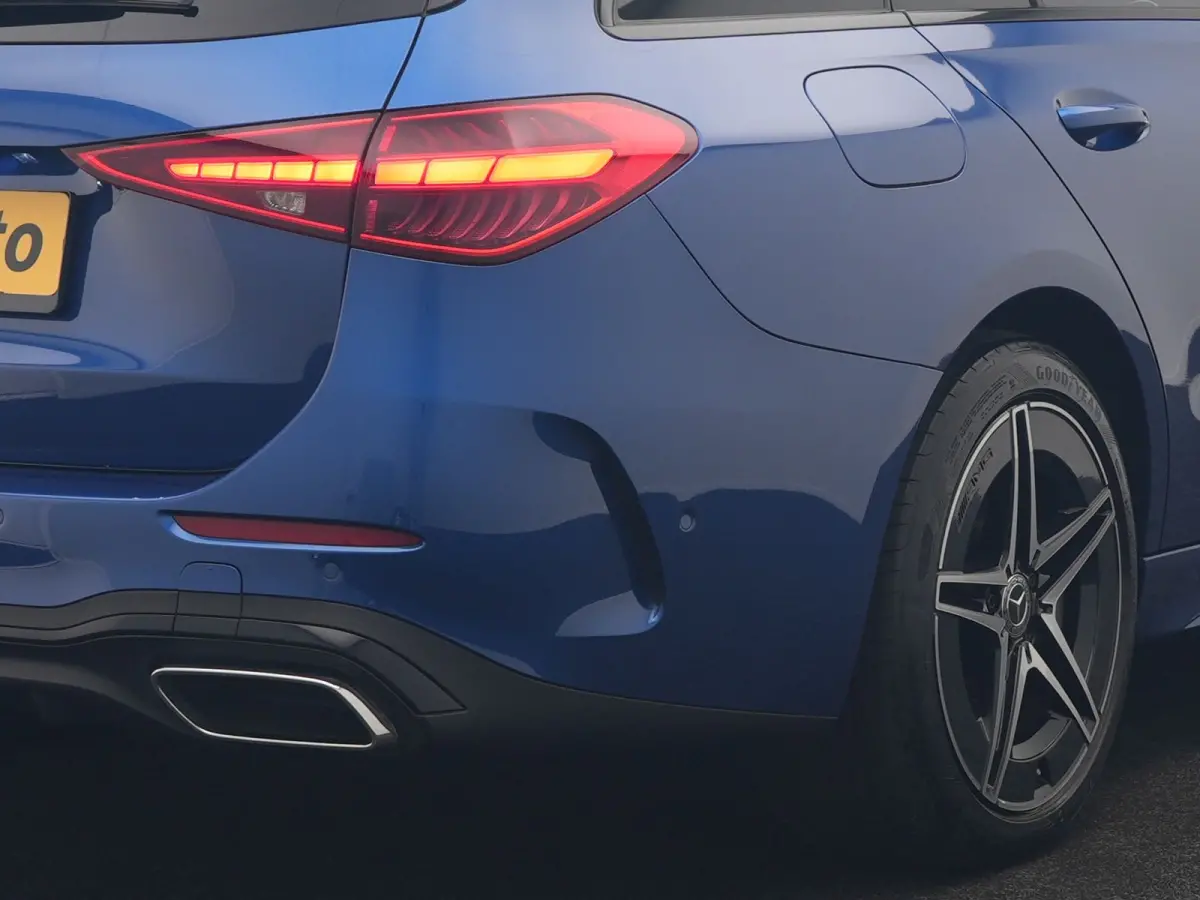 300 e AMG Line PHEV 313pk Dealer O.H. | Trekhaak Af Fabriek | Panodak | 360 Camera | Head Up | Adaptive Cruise | Digital Light | Alcantara Sportstoelen Memory & Verwarmd | Sfeerverlichting |
