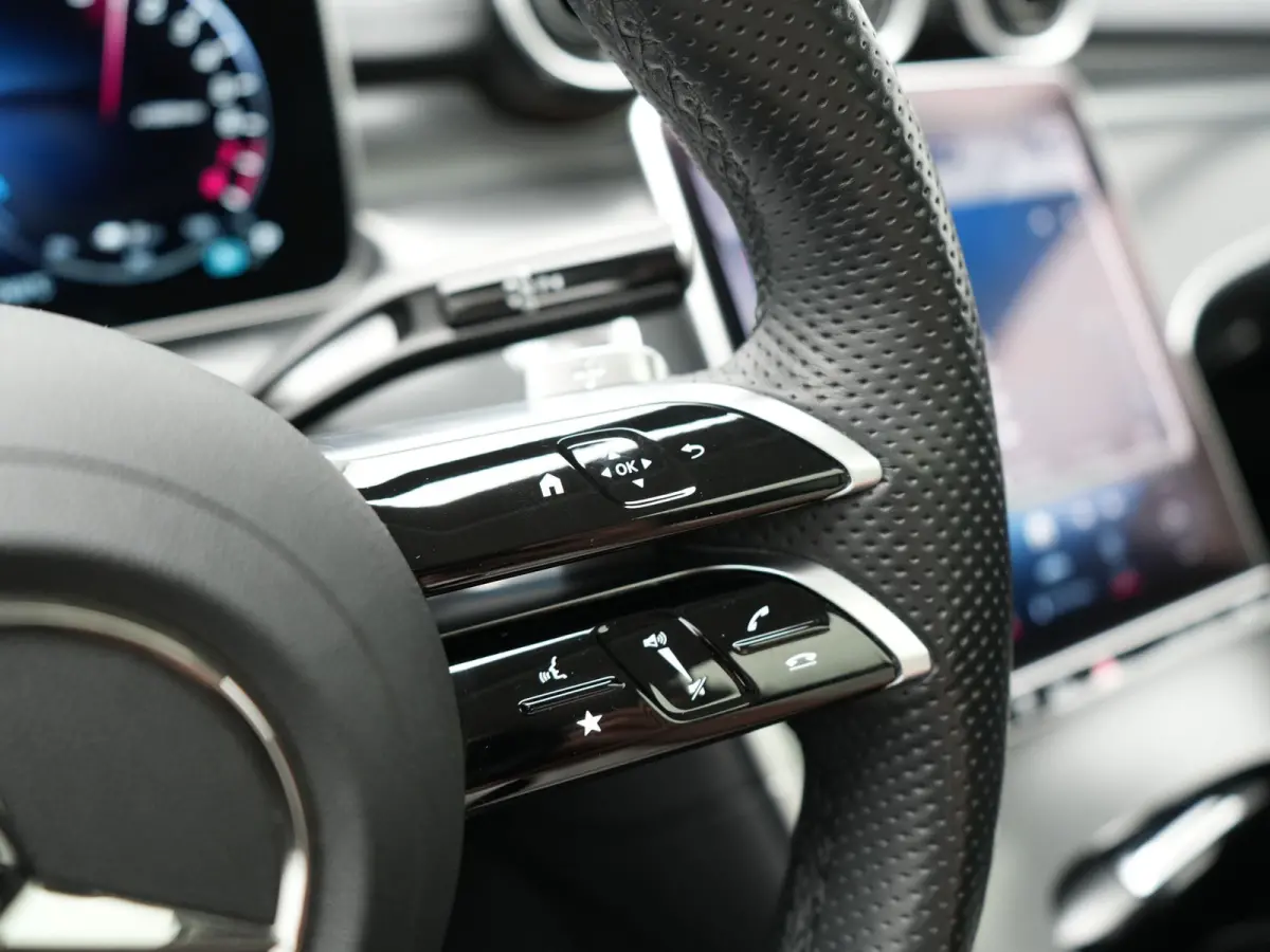 300 e AMG Line PHEV 313pk Dealer O.H. | Trekhaak Af Fabriek | Panodak | 360 Camera | Head Up | Adaptive Cruise | Digital Light | Alcantara Sportstoelen Memory & Verwarmd | Sfeerverlichting |
