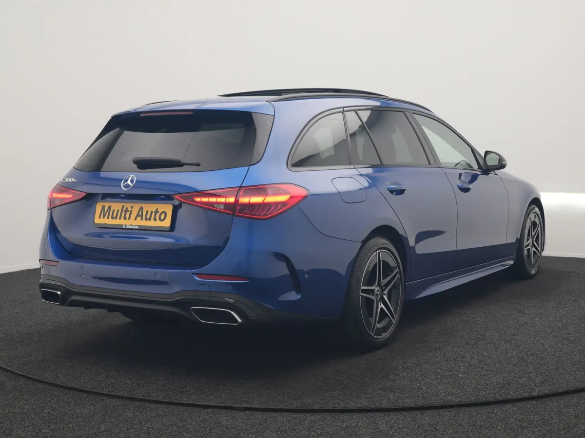 300 e AMG Line PHEV 313pk Dealer O.H. | Trekhaak Af Fabriek | Panodak | 360 Camera | Head Up | Adaptive Cruise | Digital Light | Alcantara Sportstoelen Memory & Verwarmd | Sfeerverlichting |