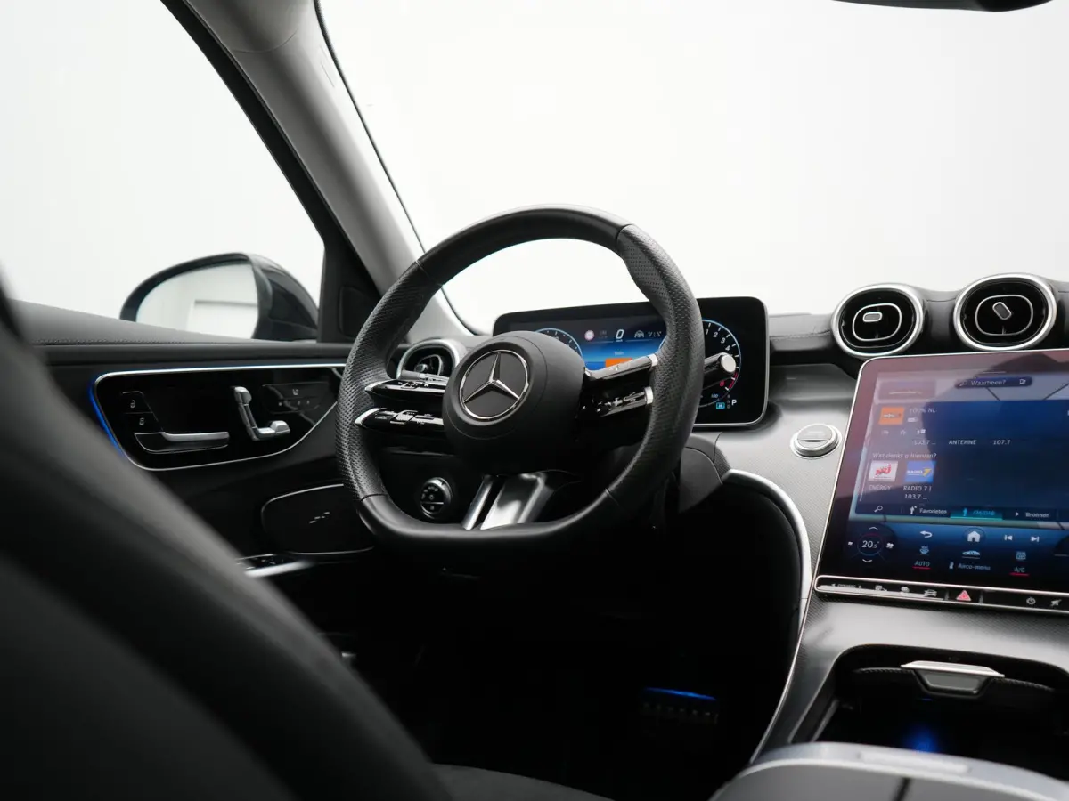 300 e AMG Line PHEV 313pk Dealer O.H. | Trekhaak Af Fabriek | Panodak | 360 Camera | Head Up | Adaptive Cruise | Digital Light | Alcantara Sportstoelen Memory & Verwarmd | Sfeerverlichting |