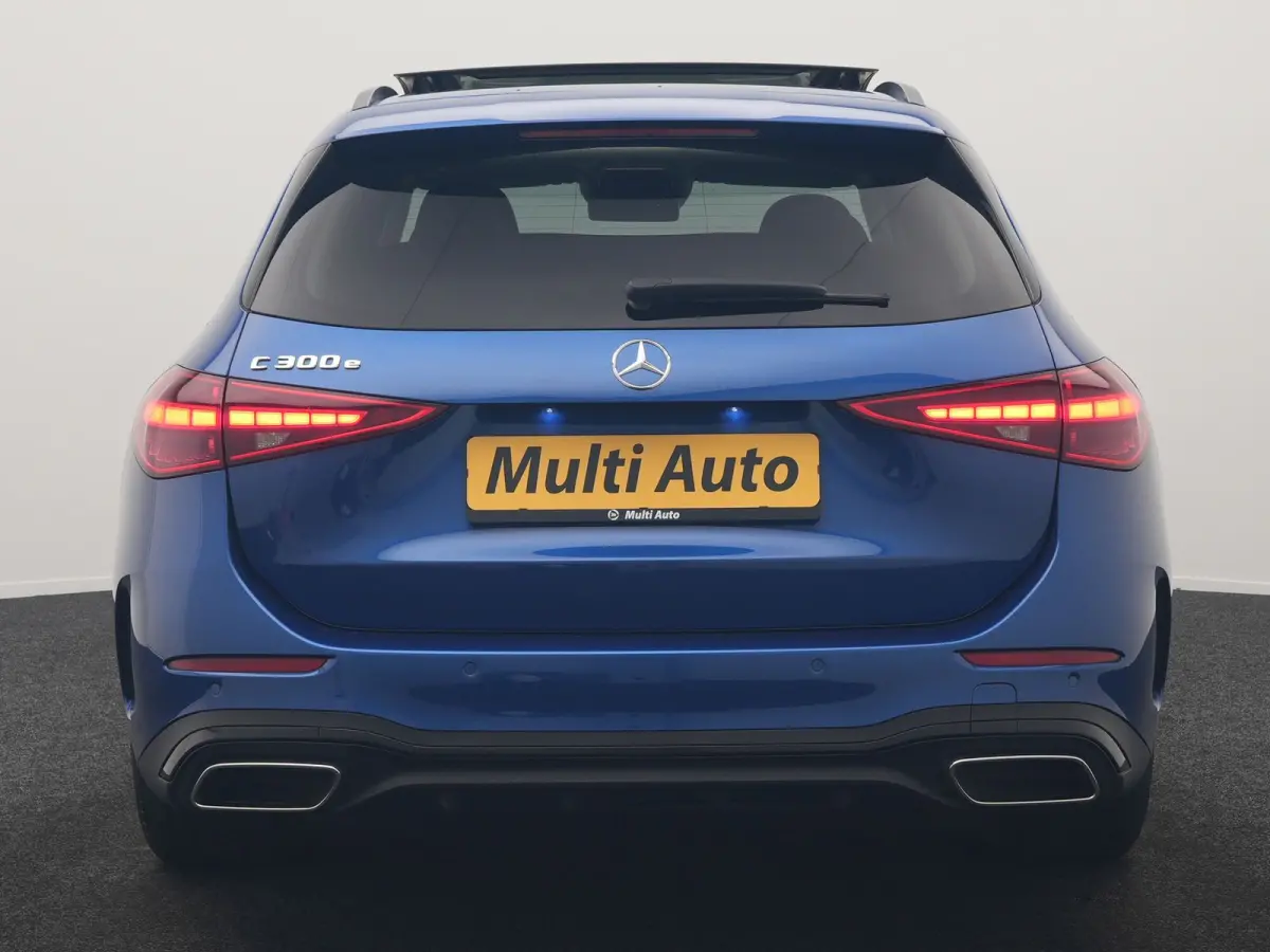 300 e AMG Line PHEV 313pk Dealer O.H. | Trekhaak Af Fabriek | Panodak | 360 Camera | Head Up | Adaptive Cruise | Digital Light | Alcantara Sportstoelen Memory & Verwarmd | Sfeerverlichting |
