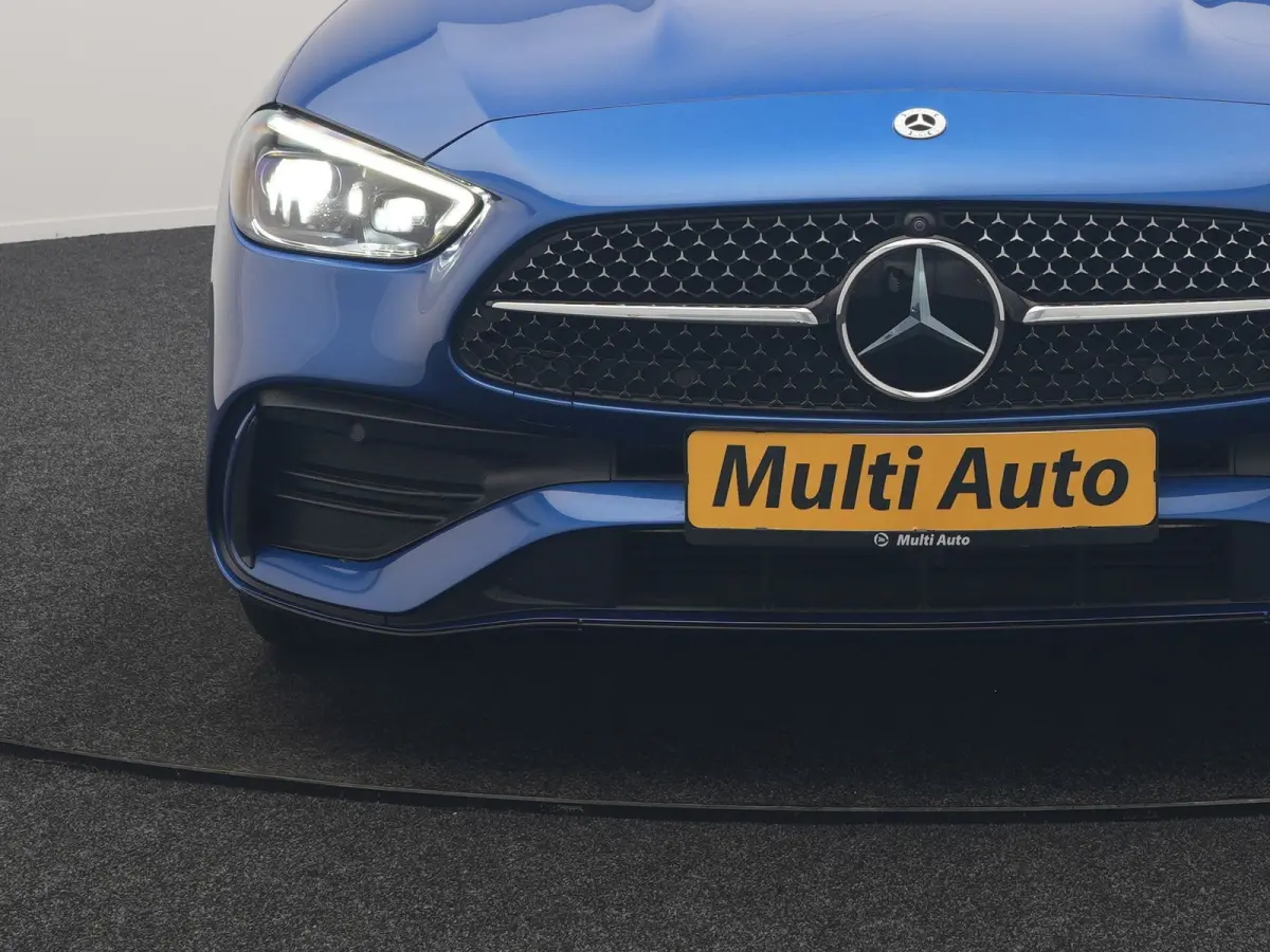 300 e AMG Line PHEV 313pk Dealer O.H. | Trekhaak Af Fabriek | Panodak | 360 Camera | Head Up | Adaptive Cruise | Digital Light | Alcantara Sportstoelen Memory & Verwarmd | Sfeerverlichting |