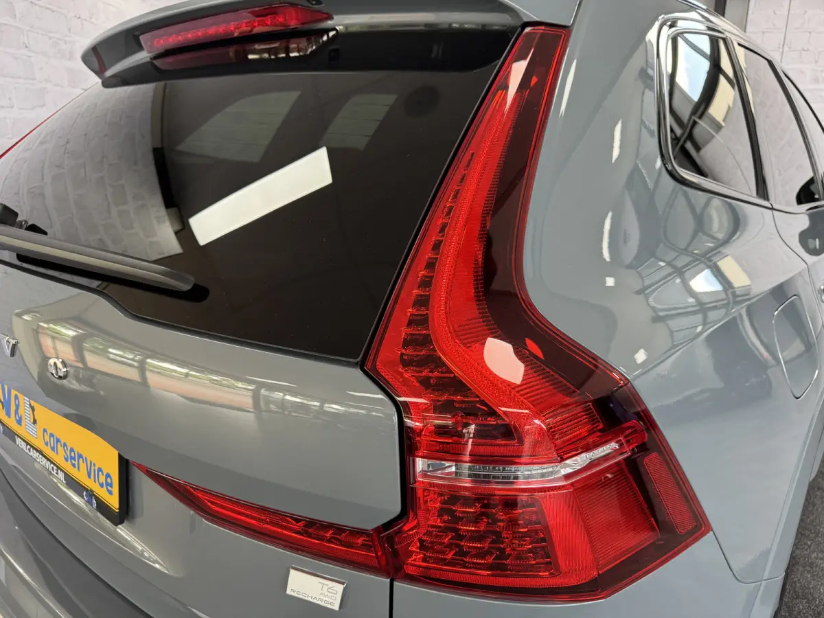 2.0 T6 Plug-in hybrid AWD Plus Dark Pano Trekhaak ACC