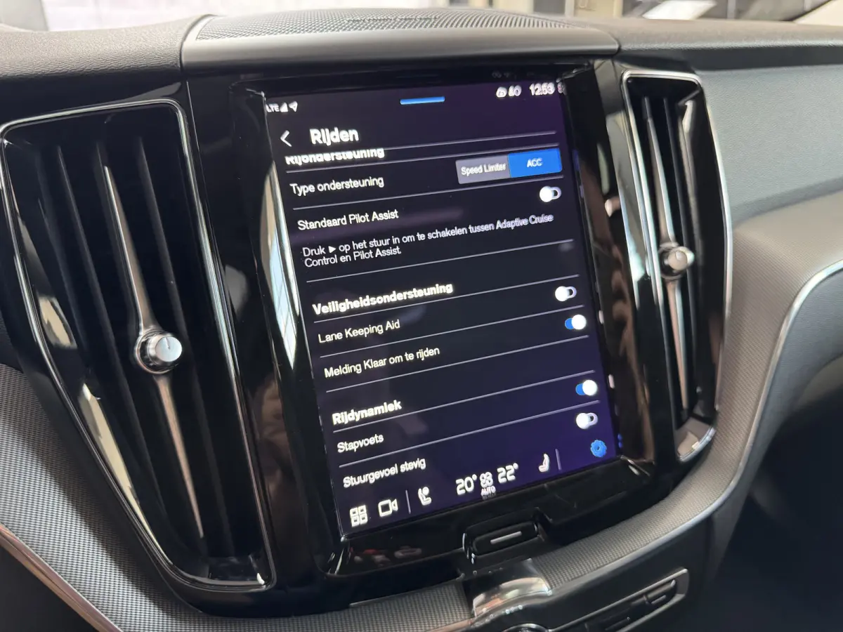2.0 T6 Plug-in hybrid AWD Plus Dark Pano Trekhaak ACC