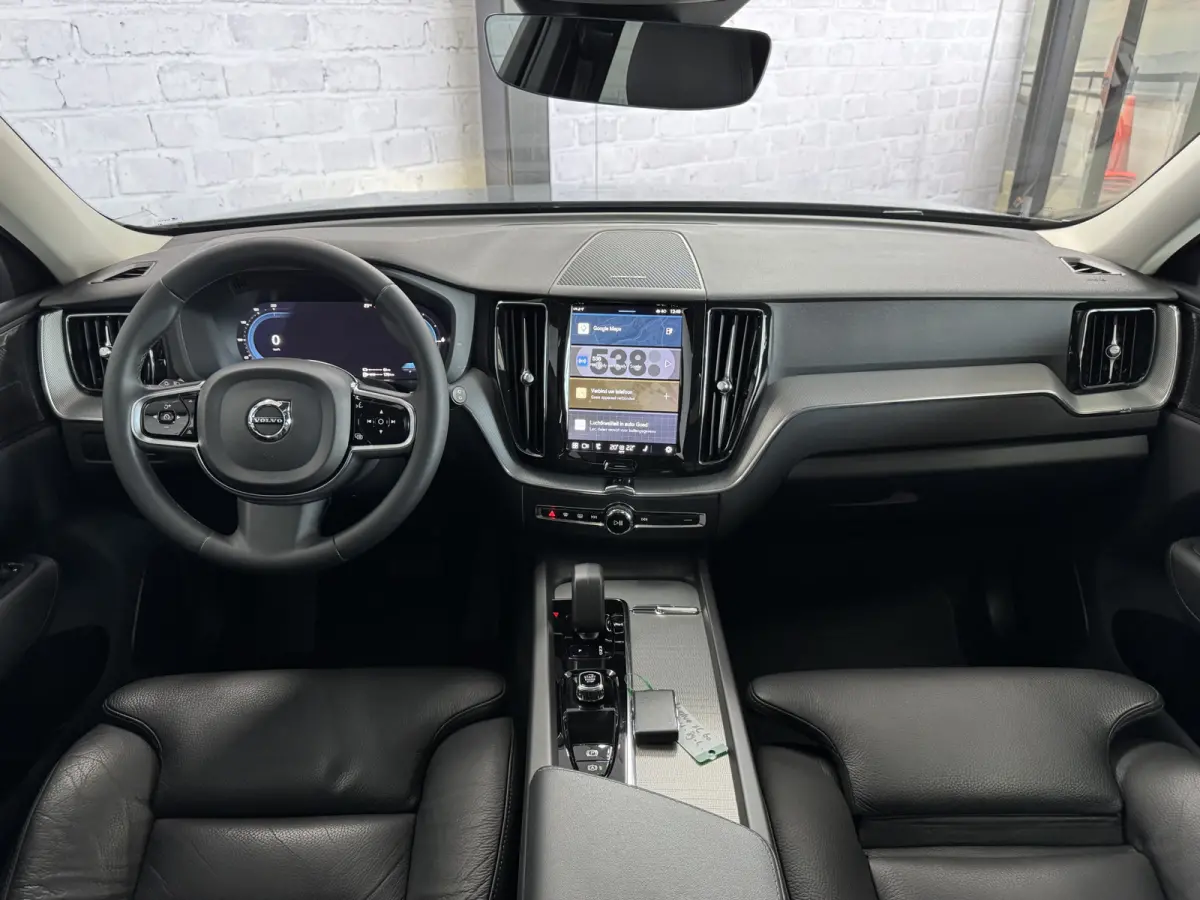 2.0 T6 Plug-in hybrid AWD Plus Dark Pano Trekhaak ACC