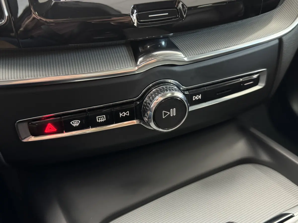2.0 T6 Plug-in hybrid AWD Plus Dark Pano Trekhaak ACC