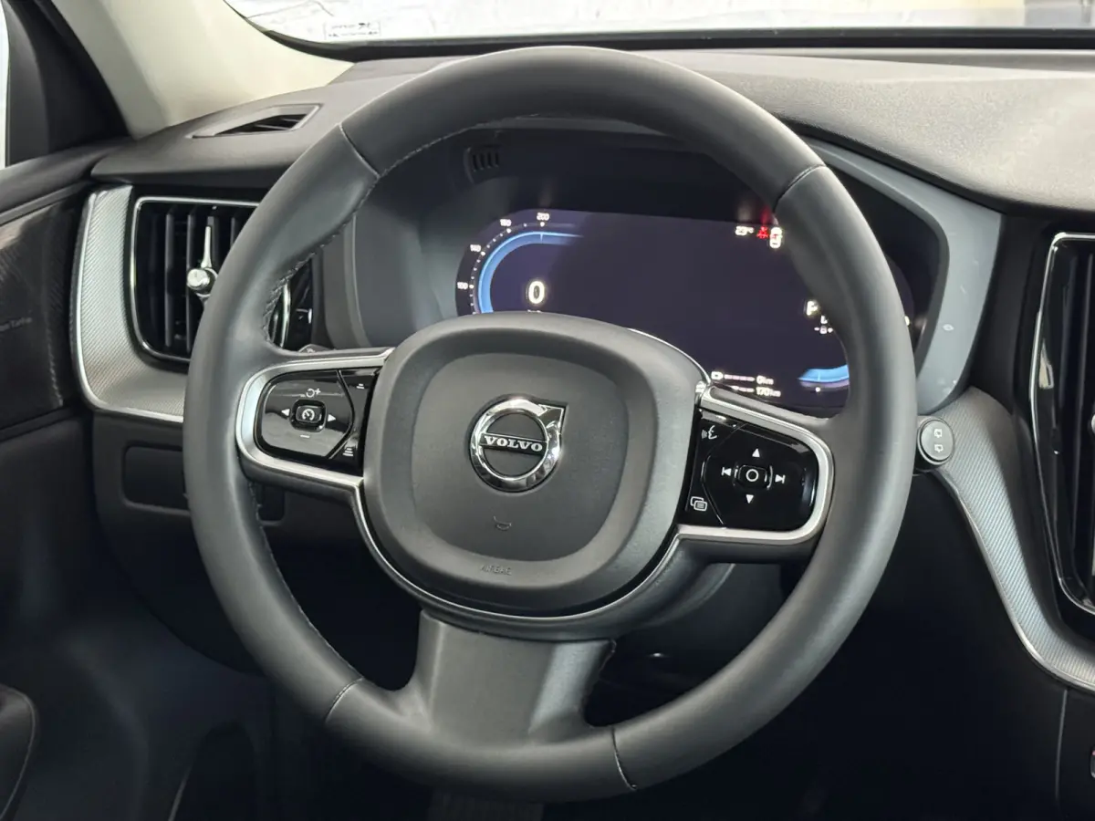 2.0 T6 Plug-in hybrid AWD Plus Dark Pano Trekhaak ACC