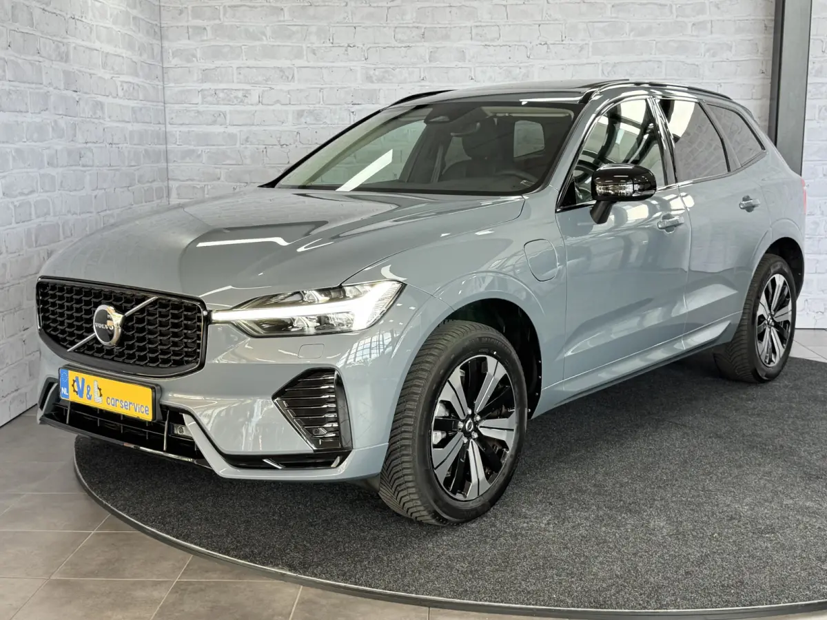 2.0 T6 Plug-in hybrid AWD Plus Dark Pano Trekhaak ACC