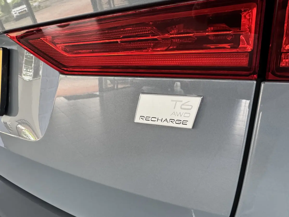 2.0 T6 Plug-in hybrid AWD Plus Dark Pano Trekhaak ACC