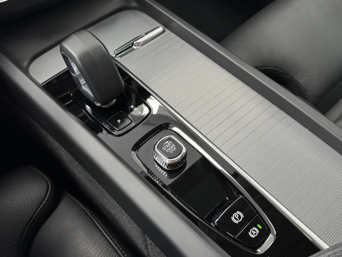 2.0 T6 Plug-in hybrid AWD Plus Dark Pano Trekhaak ACC