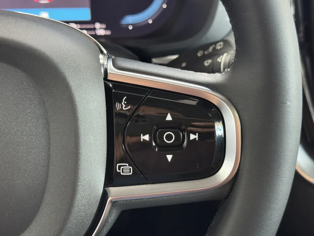 2.0 T6 Plug-in hybrid AWD Plus Dark Pano Trekhaak ACC