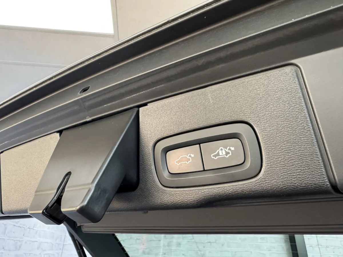 2.0 T6 Plug-in hybrid AWD Plus Dark Pano Trekhaak ACC