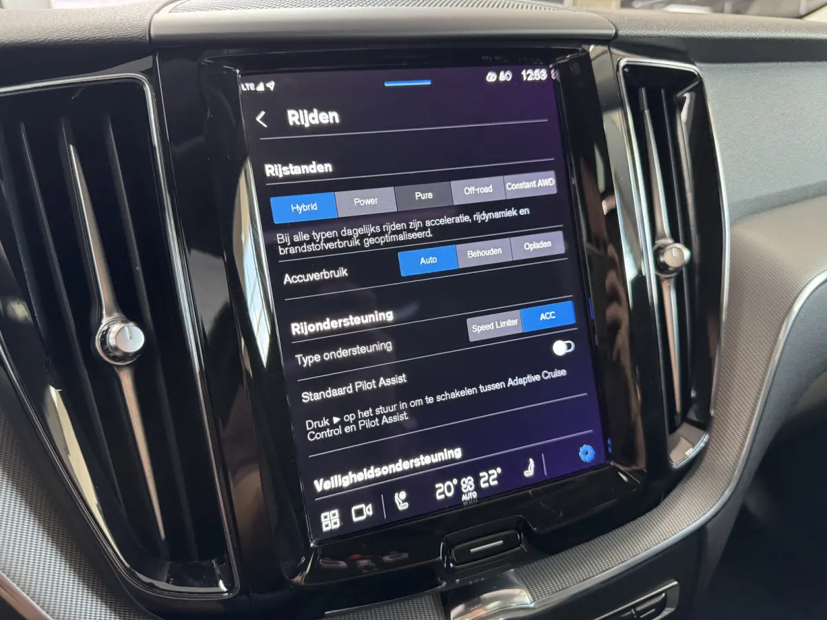 2.0 T6 Plug-in hybrid AWD Plus Dark Pano Trekhaak ACC