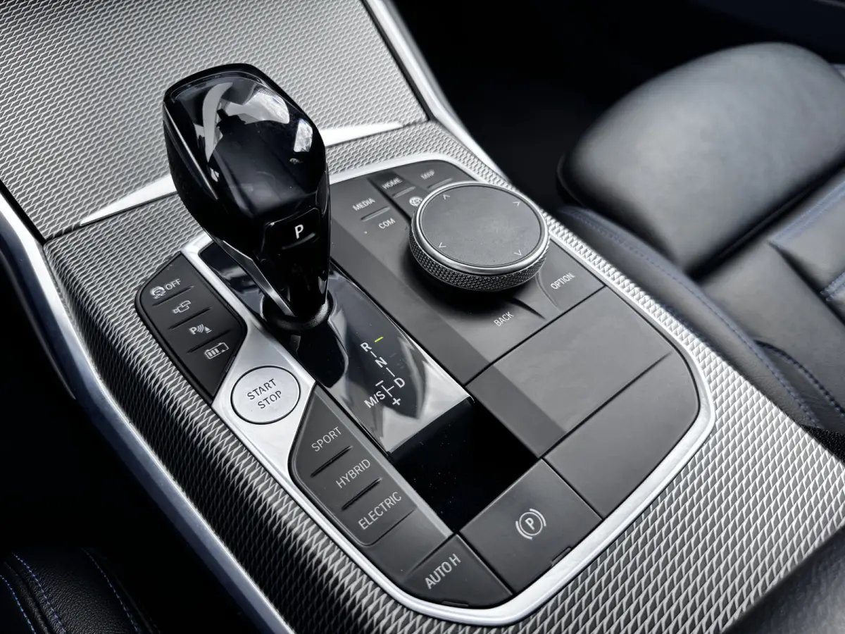 330e xDrive High Executive | H&K Audio | 360 Camera | ACC | Laser | Trekhaak | €20.900,- incl. BTW
