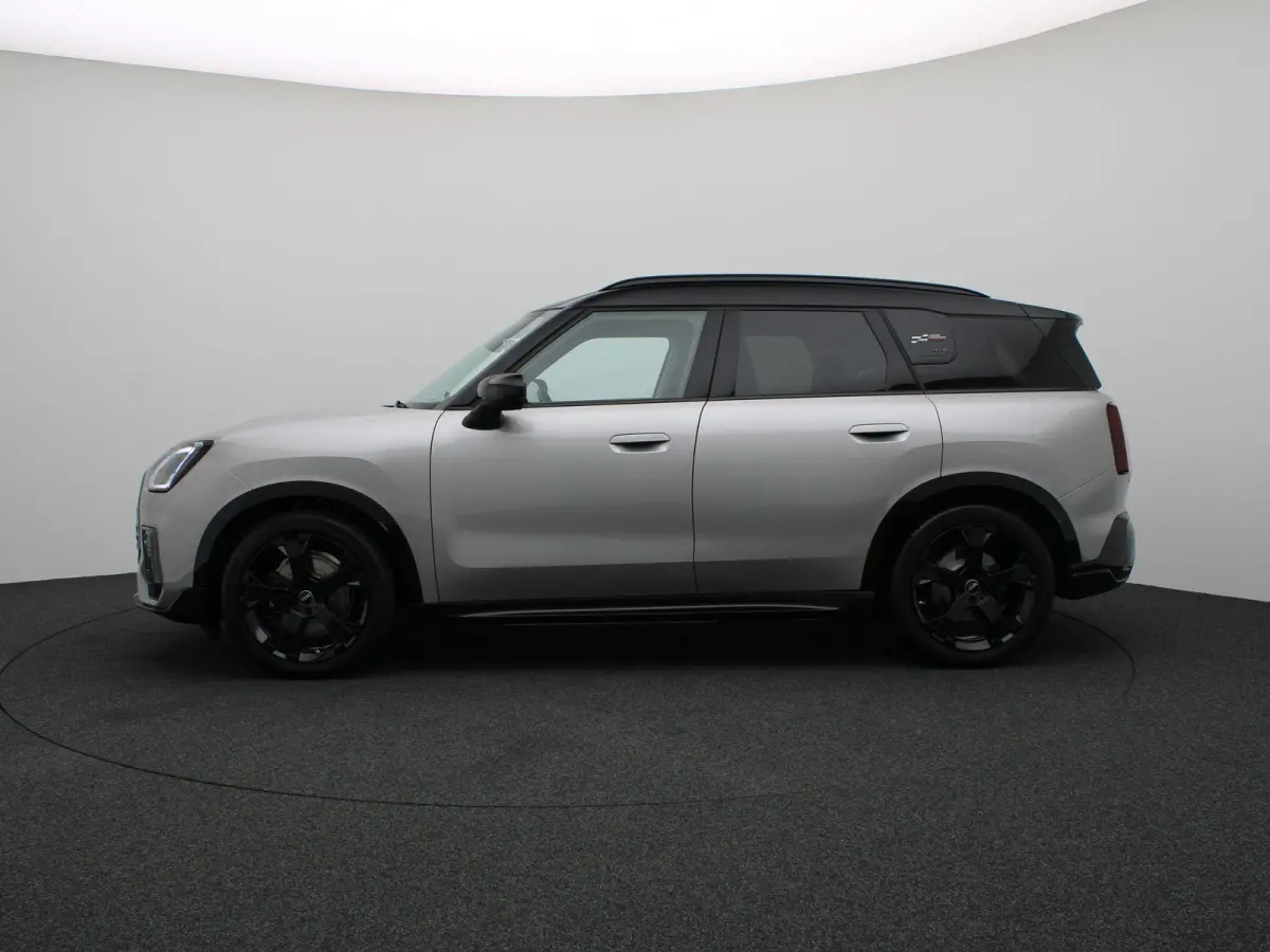 John Cooper Works ALL4 + Pakket L + John Cooper Works Uitvoering + 19" John Cooper Works Runway Spoke black