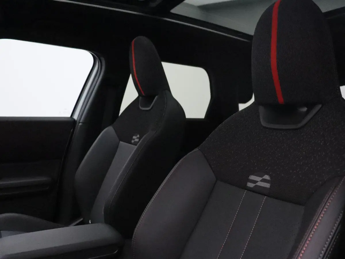 John Cooper Works ALL4 + Pakket L + John Cooper Works Uitvoering + 19" John Cooper Works Runway Spoke black