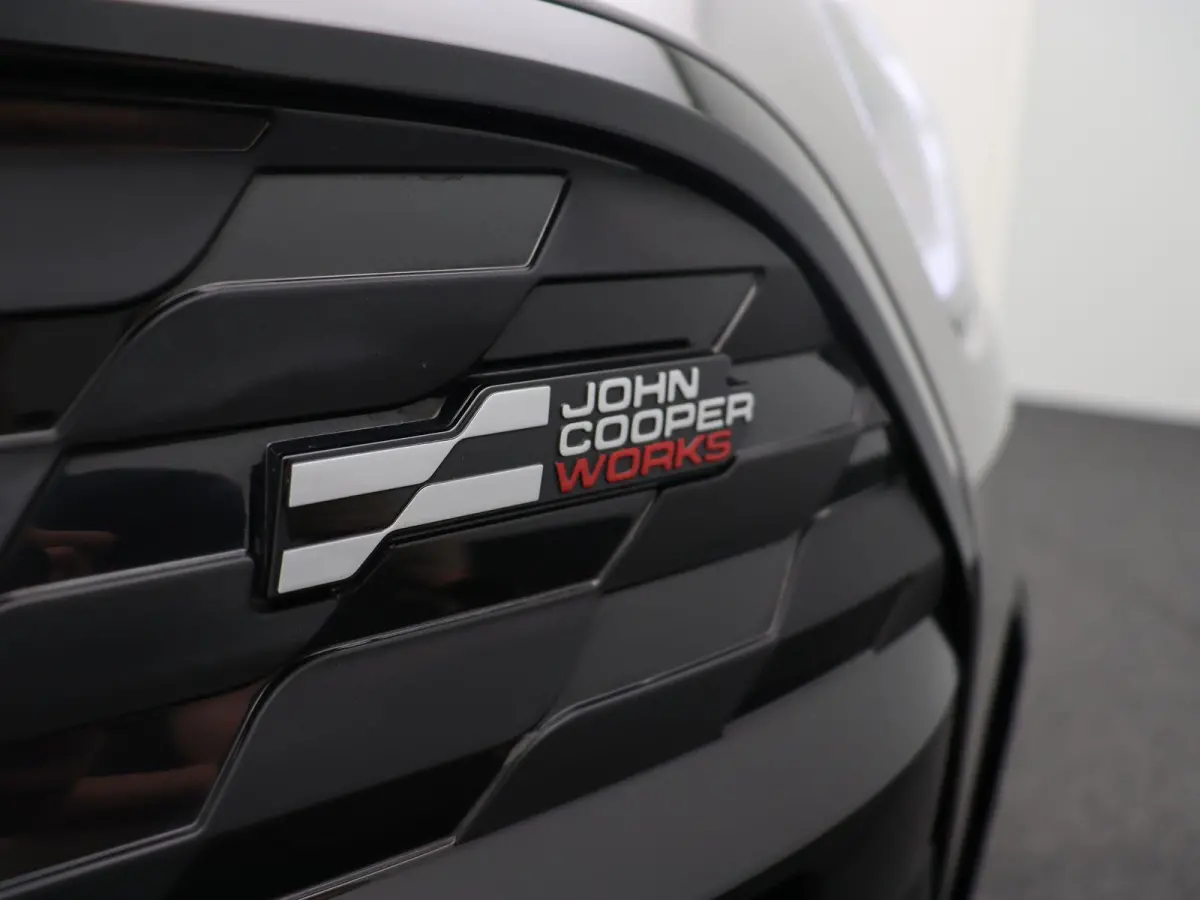 John Cooper Works ALL4 + Pakket L + John Cooper Works Uitvoering + 19" John Cooper Works Runway Spoke black
