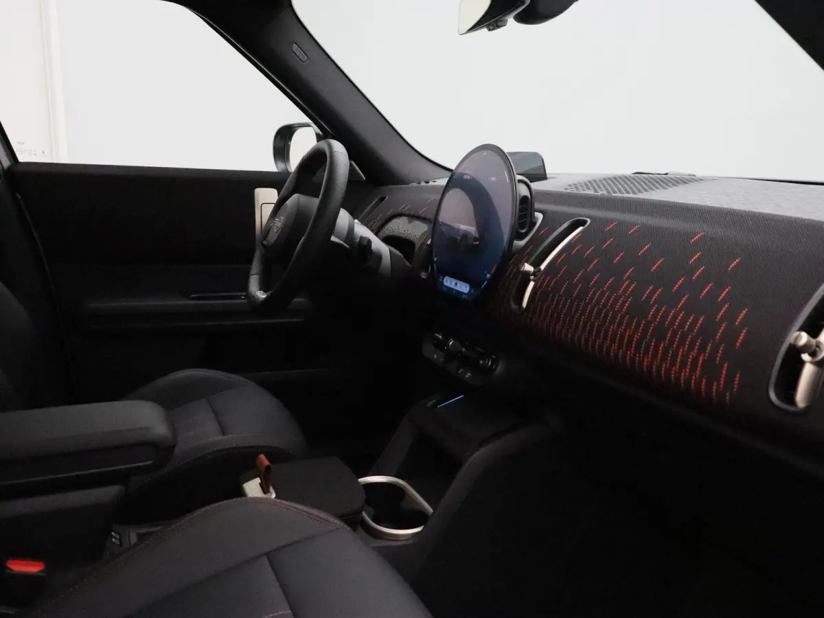 John Cooper Works ALL4 + Pakket L + John Cooper Works Uitvoering + 19" John Cooper Works Runway Spoke black