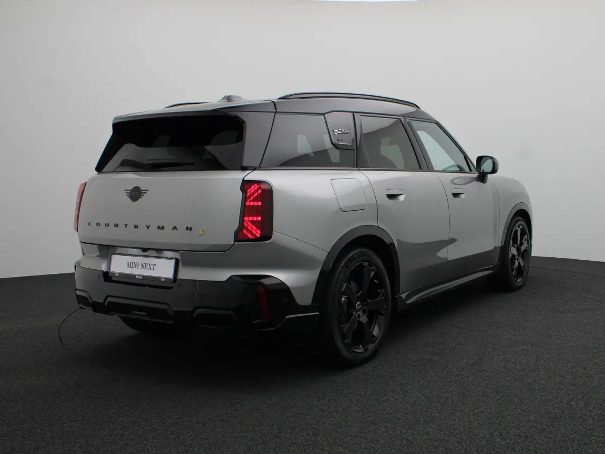 John Cooper Works ALL4 + Pakket L + John Cooper Works Uitvoering + 19" John Cooper Works Runway Spoke black