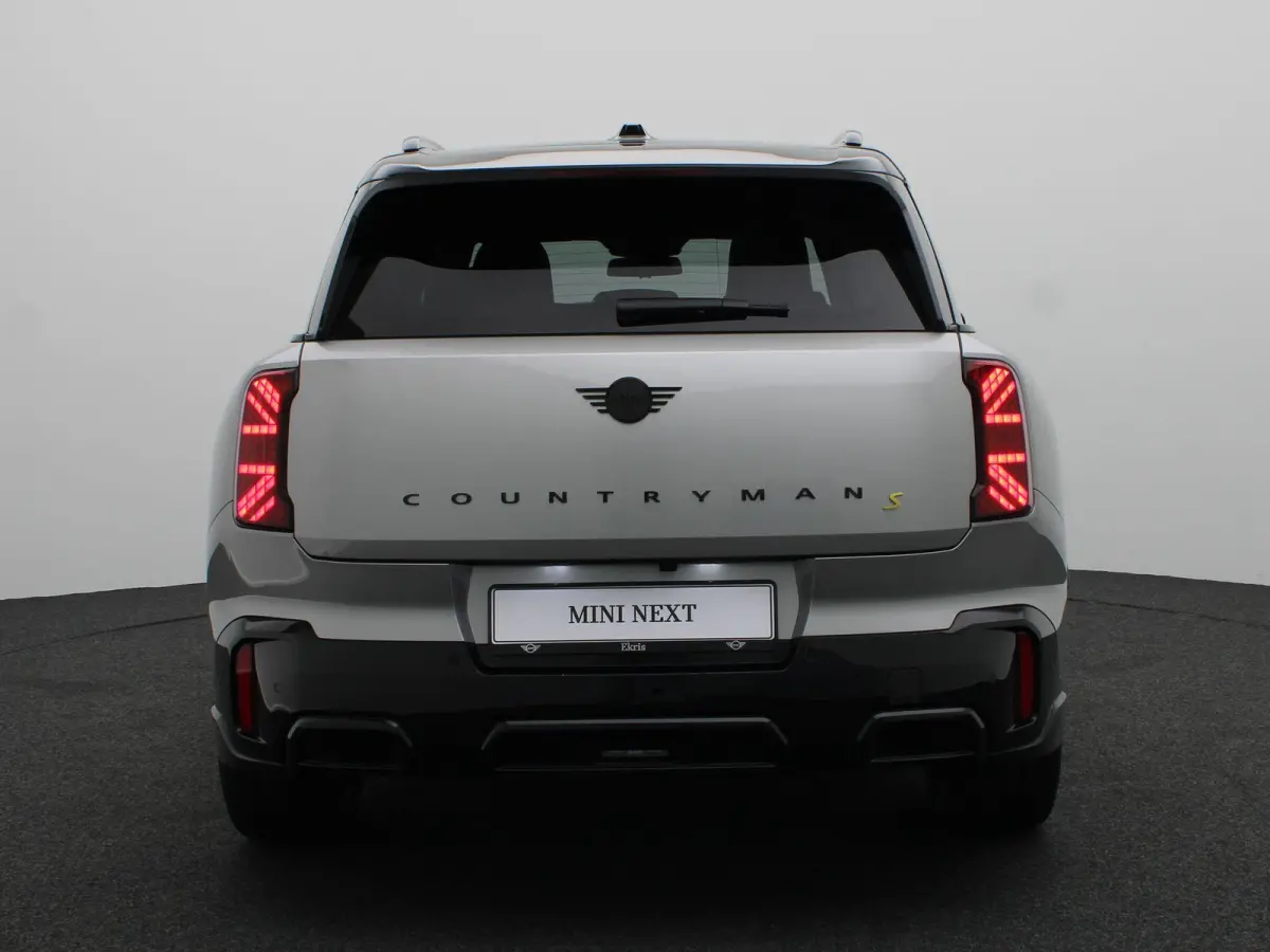 John Cooper Works ALL4 + Pakket L + John Cooper Works Uitvoering + 19" John Cooper Works Runway Spoke black