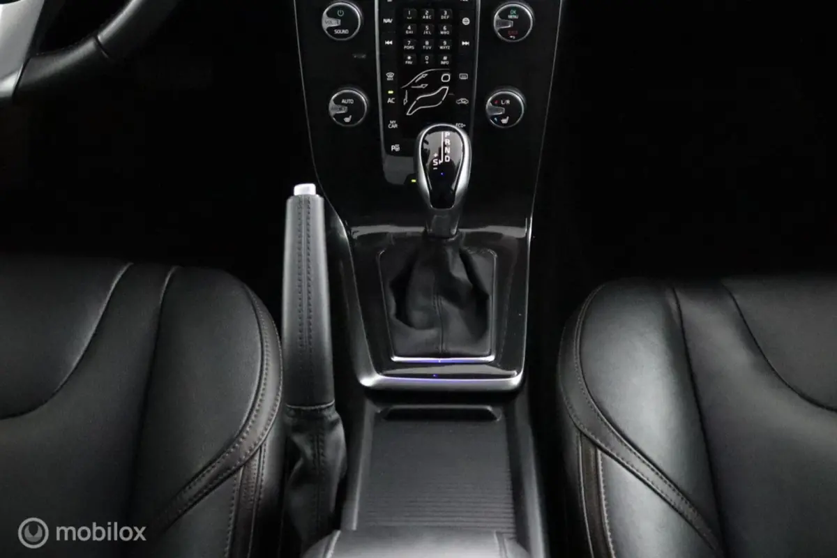 1.5 T3 Polar+ Luxury | Panoaramdak | Keyless | Verwarmbare voorstoelen | Lederen bekleding | Camera | DAB | PDC Voor en achter