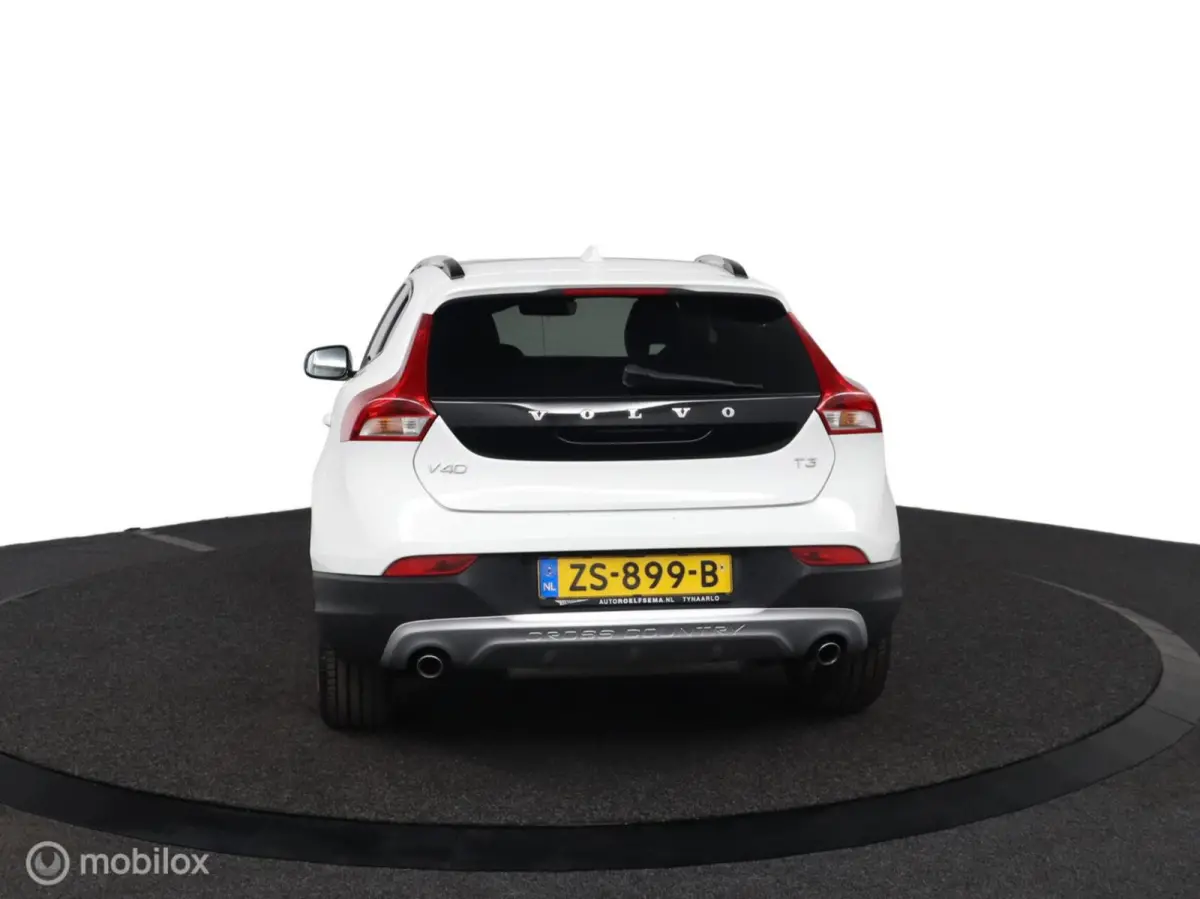1.5 T3 Polar+ Luxury | Panoaramdak | Keyless | Verwarmbare voorstoelen | Lederen bekleding | Camera | DAB | PDC Voor en achter