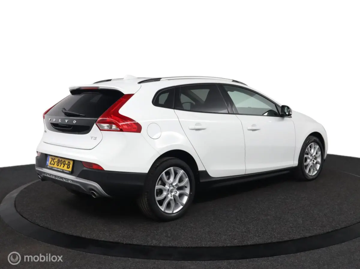 1.5 T3 Polar+ Luxury | Panoaramdak | Keyless | Verwarmbare voorstoelen | Lederen bekleding | Camera | DAB | PDC Voor en achter