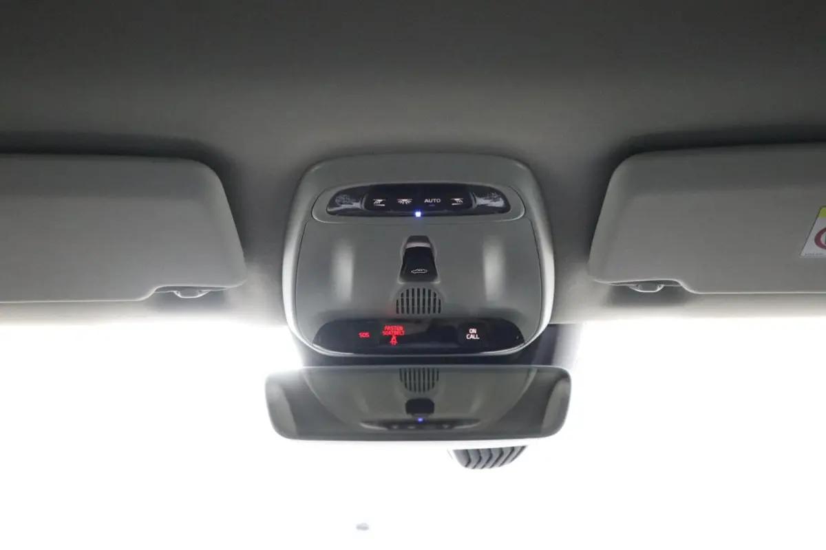 1.5 T3 Polar+ Luxury | Panoaramdak | Keyless | Verwarmbare voorstoelen | Lederen bekleding | Camera | DAB | PDC Voor en achter