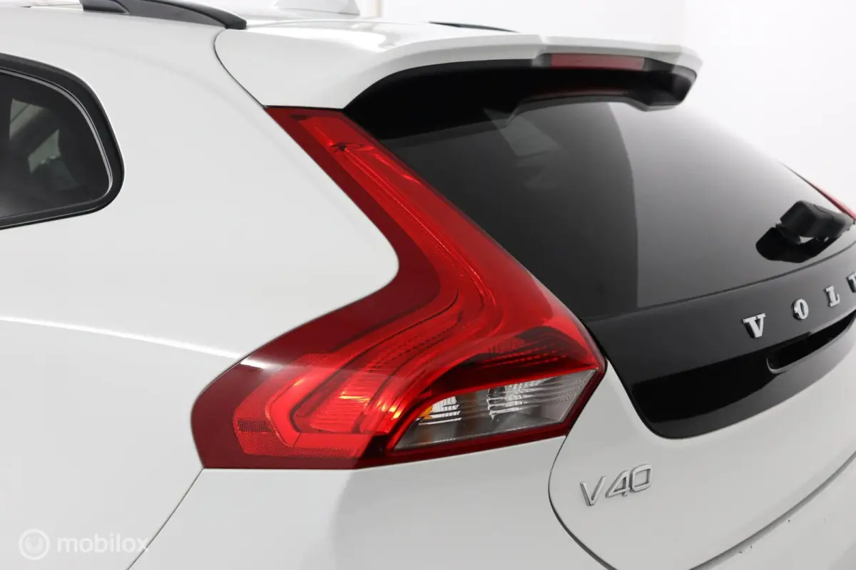 1.5 T3 Polar+ Luxury | Panoaramdak | Keyless | Verwarmbare voorstoelen | Lederen bekleding | Camera | DAB | PDC Voor en achter