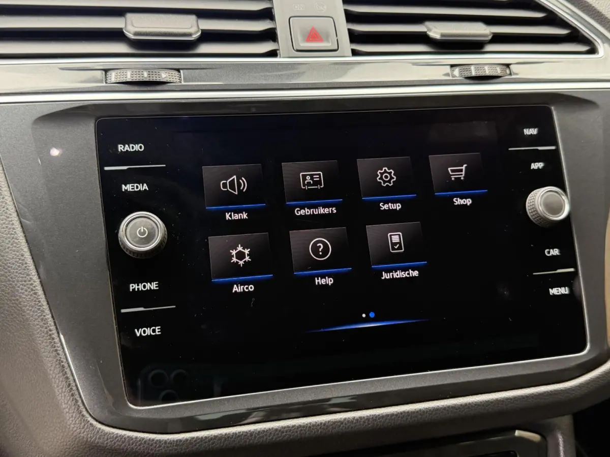 1.4 TSI eHybrid R-Line Business+ Trekhaak uitklapbaar | LED IQ. Light | Getint glas | Achteruitrijcamera | Parkeersensoren voor en achter | Navigatiesysteem | Apple CarPlay/Android Auto | Cr