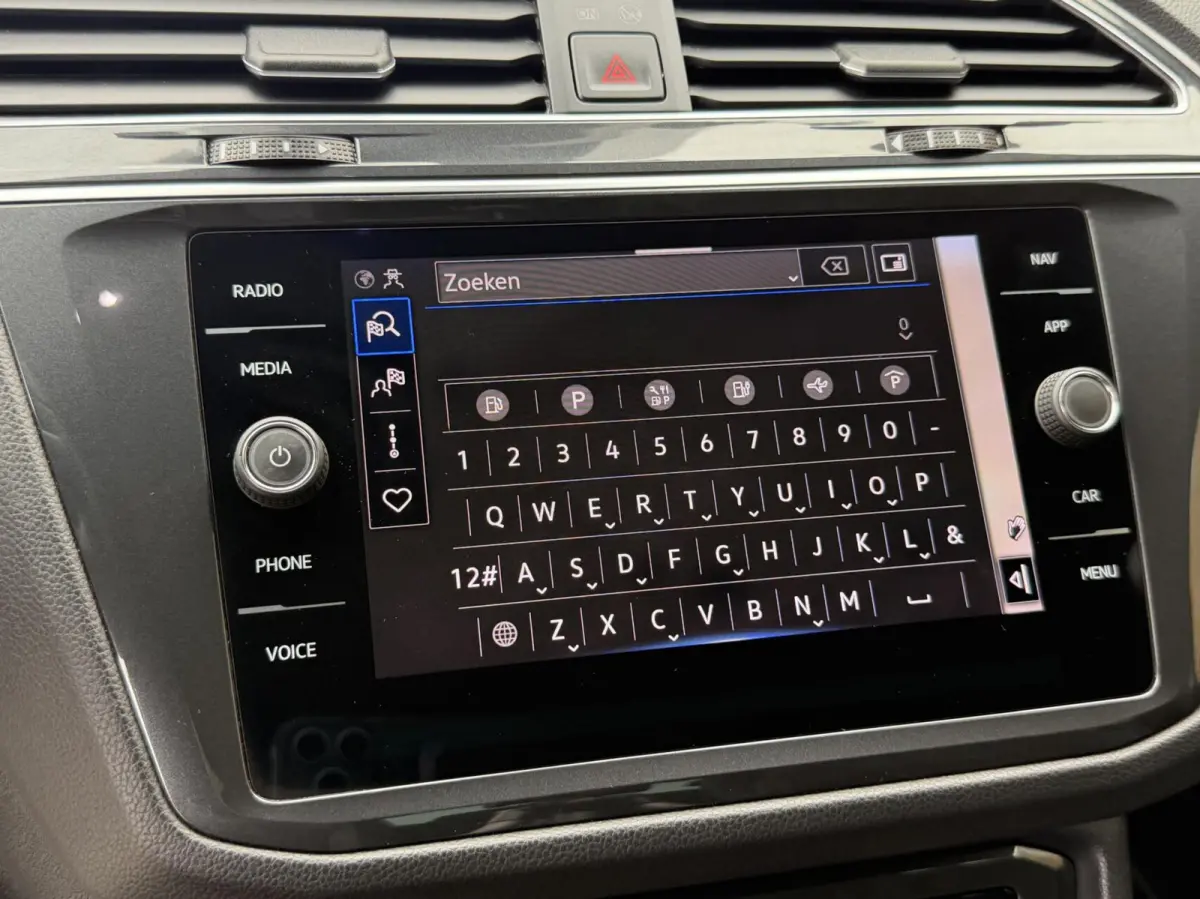 1.4 TSI eHybrid R-Line Business+ Trekhaak uitklapbaar | LED IQ. Light | Getint glas | Achteruitrijcamera | Parkeersensoren voor en achter | Navigatiesysteem | Apple CarPlay/Android Auto | Cr