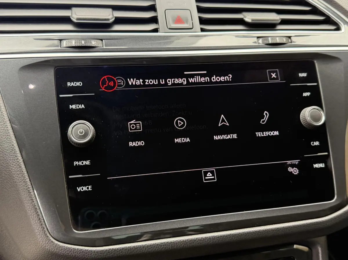 1.4 TSI eHybrid R-Line Business+ Trekhaak uitklapbaar | LED IQ. Light | Getint glas | Achteruitrijcamera | Parkeersensoren voor en achter | Navigatiesysteem | Apple CarPlay/Android Auto | Cr