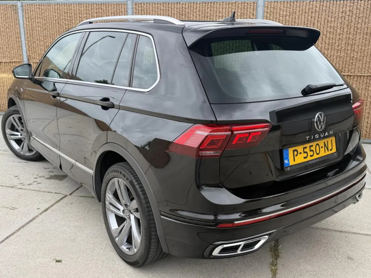 1.4 TSI eHybrid R-Line Business+ Trekhaak uitklapbaar | LED IQ. Light | Getint glas | Achteruitrijcamera | Parkeersensoren voor en achter | Navigatiesysteem | Apple CarPlay/Android Auto | Cr