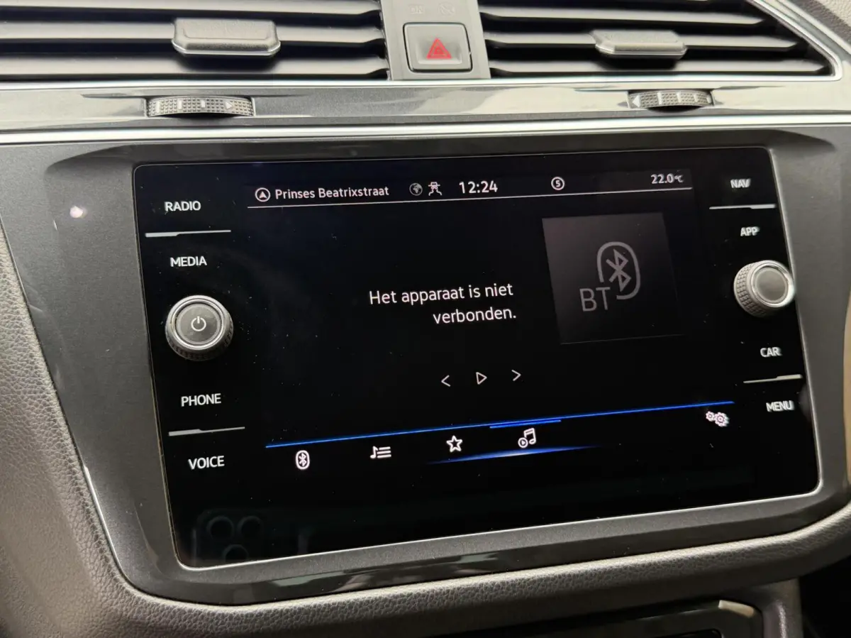 1.4 TSI eHybrid R-Line Business+ Trekhaak uitklapbaar | LED IQ. Light | Getint glas | Achteruitrijcamera | Parkeersensoren voor en achter | Navigatiesysteem | Apple CarPlay/Android Auto | Cr
