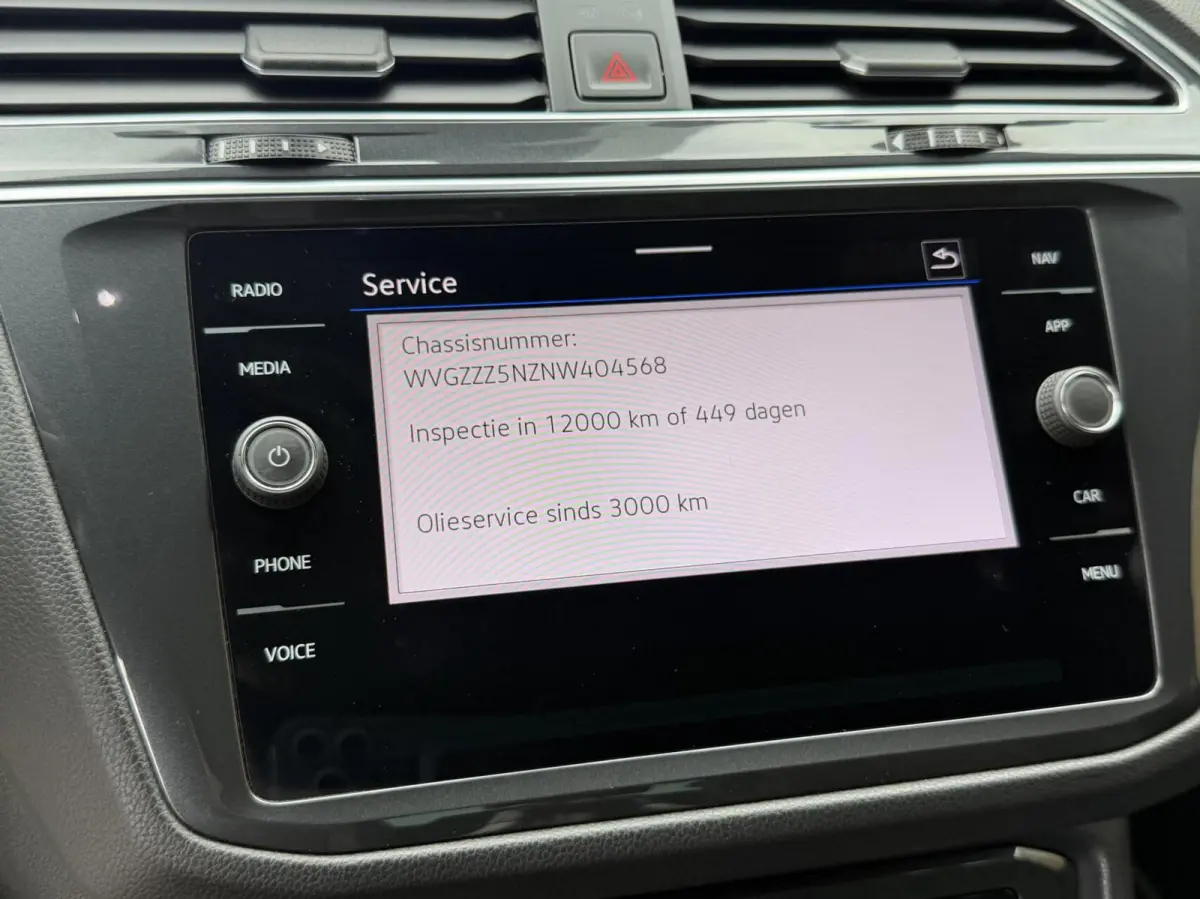 1.4 TSI eHybrid R-Line Business+ Trekhaak uitklapbaar | LED IQ. Light | Getint glas | Achteruitrijcamera | Parkeersensoren voor en achter | Navigatiesysteem | Apple CarPlay/Android Auto | Cr