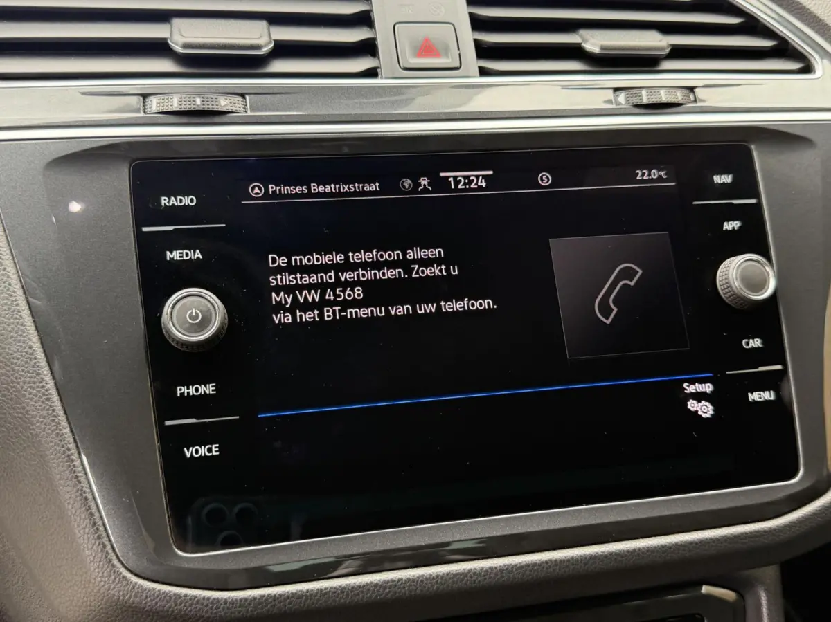 1.4 TSI eHybrid R-Line Business+ Trekhaak uitklapbaar | LED IQ. Light | Getint glas | Achteruitrijcamera | Parkeersensoren voor en achter | Navigatiesysteem | Apple CarPlay/Android Auto | Cr