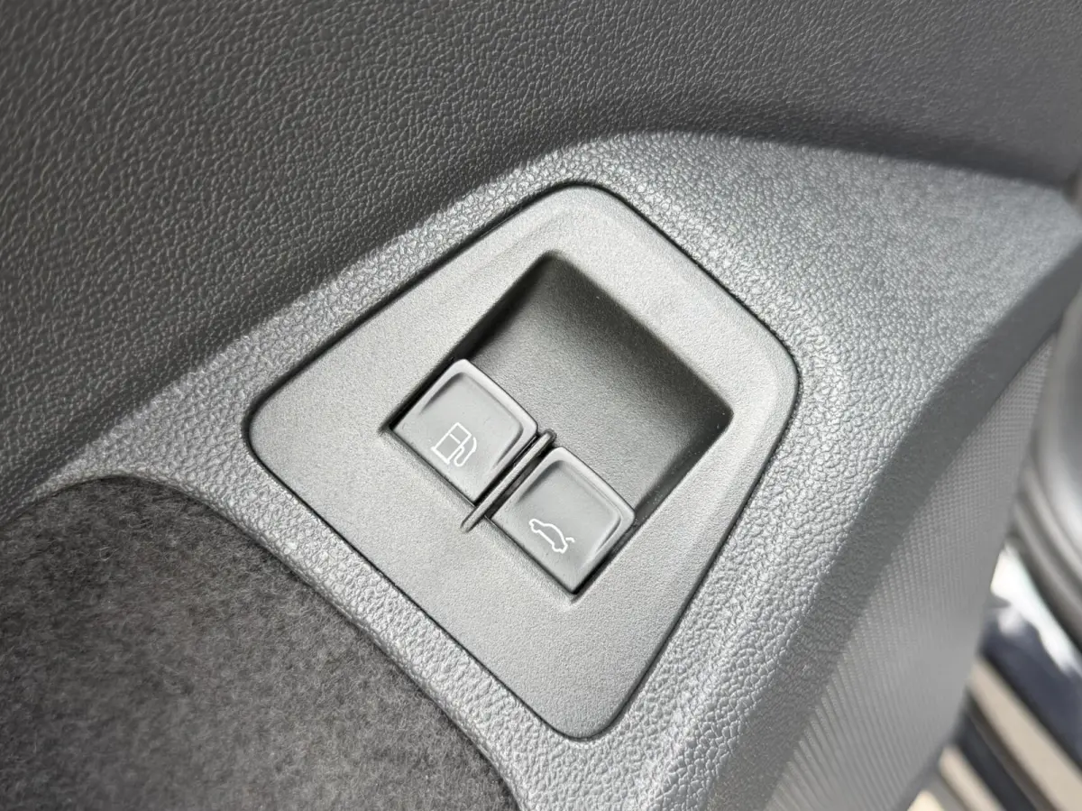 1.4 TSI eHybrid R-Line Business+ Trekhaak uitklapbaar | LED IQ. Light | Getint glas | Achteruitrijcamera | Parkeersensoren voor en achter | Navigatiesysteem | Apple CarPlay/Android Auto | Cr