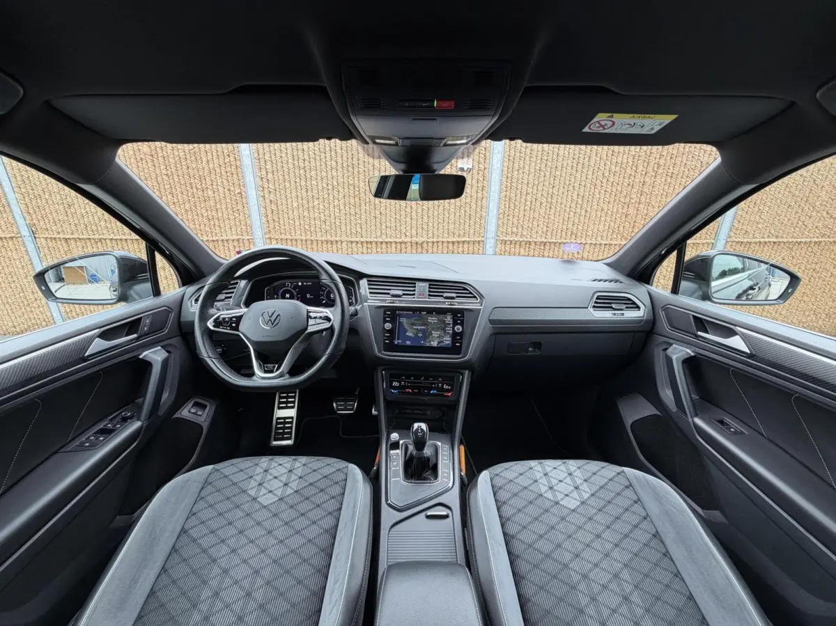 1.4 TSI eHybrid R-Line Business+ Trekhaak uitklapbaar | LED IQ. Light | Getint glas | Achteruitrijcamera | Parkeersensoren voor en achter | Navigatiesysteem | Apple CarPlay/Android Auto | Cr