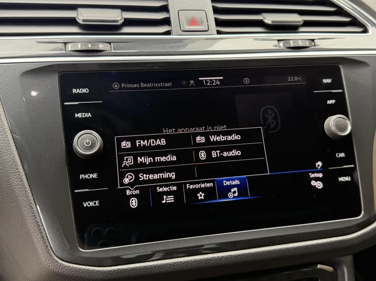 1.4 TSI eHybrid R-Line Business+ Trekhaak uitklapbaar | LED IQ. Light | Getint glas | Achteruitrijcamera | Parkeersensoren voor en achter | Navigatiesysteem | Apple CarPlay/Android Auto | Cr