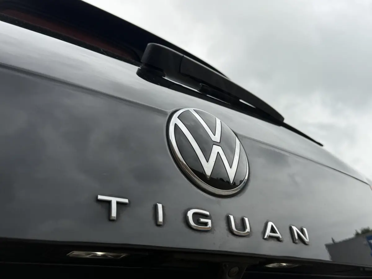 1.4 TSI eHybrid R-Line Business+ Trekhaak uitklapbaar | LED IQ. Light | Getint glas | Achteruitrijcamera | Parkeersensoren voor en achter | Navigatiesysteem | Apple CarPlay/Android Auto | Cr