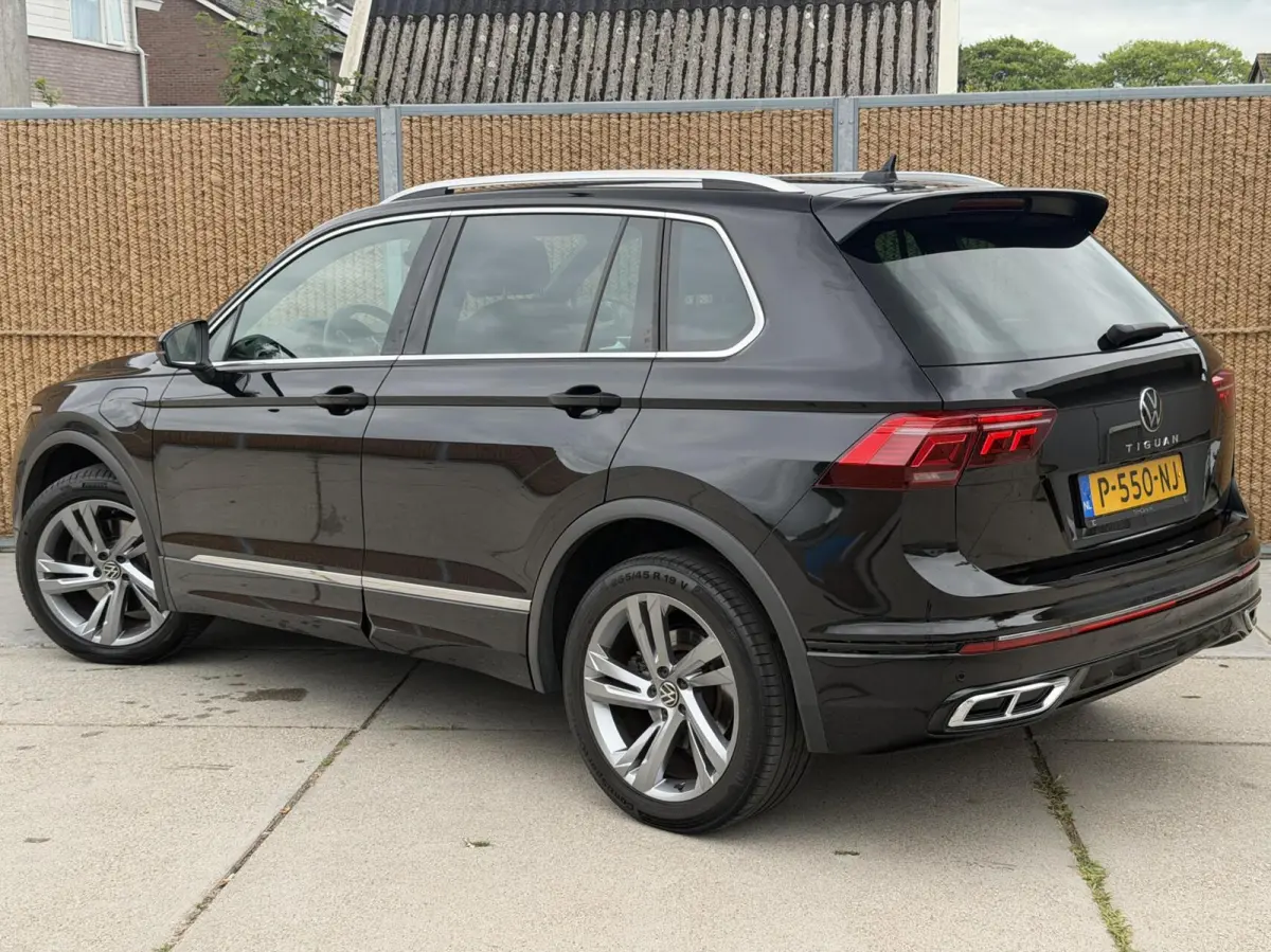 1.4 TSI eHybrid R-Line Business+ Trekhaak uitklapbaar | LED IQ. Light | Getint glas | Achteruitrijcamera | Parkeersensoren voor en achter | Navigatiesysteem | Apple CarPlay/Android Auto | Cr