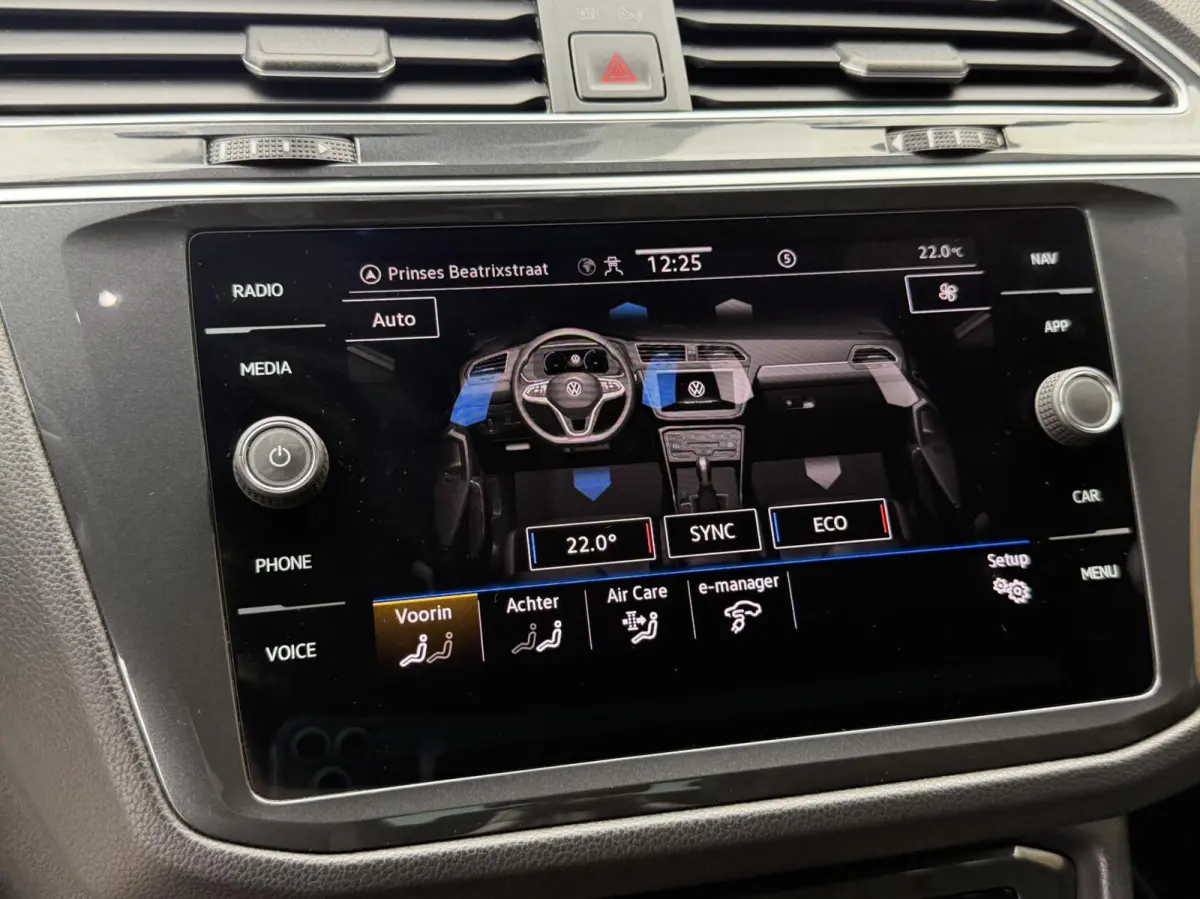 1.4 TSI eHybrid R-Line Business+ Trekhaak uitklapbaar | LED IQ. Light | Getint glas | Achteruitrijcamera | Parkeersensoren voor en achter | Navigatiesysteem | Apple CarPlay/Android Auto | Cr