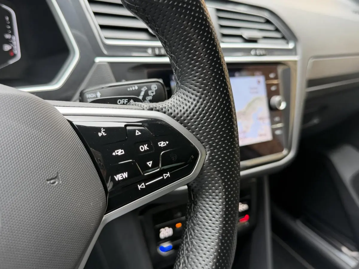 1.4 TSI eHybrid R-Line Business+ Trekhaak uitklapbaar | LED IQ. Light | Getint glas | Achteruitrijcamera | Parkeersensoren voor en achter | Navigatiesysteem | Apple CarPlay/Android Auto | Cr