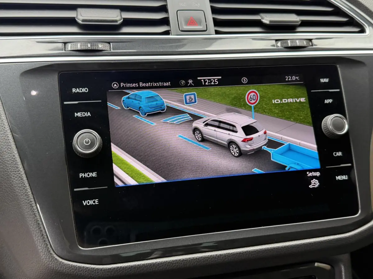 1.4 TSI eHybrid R-Line Business+ Trekhaak uitklapbaar | LED IQ. Light | Getint glas | Achteruitrijcamera | Parkeersensoren voor en achter | Navigatiesysteem | Apple CarPlay/Android Auto | Cr