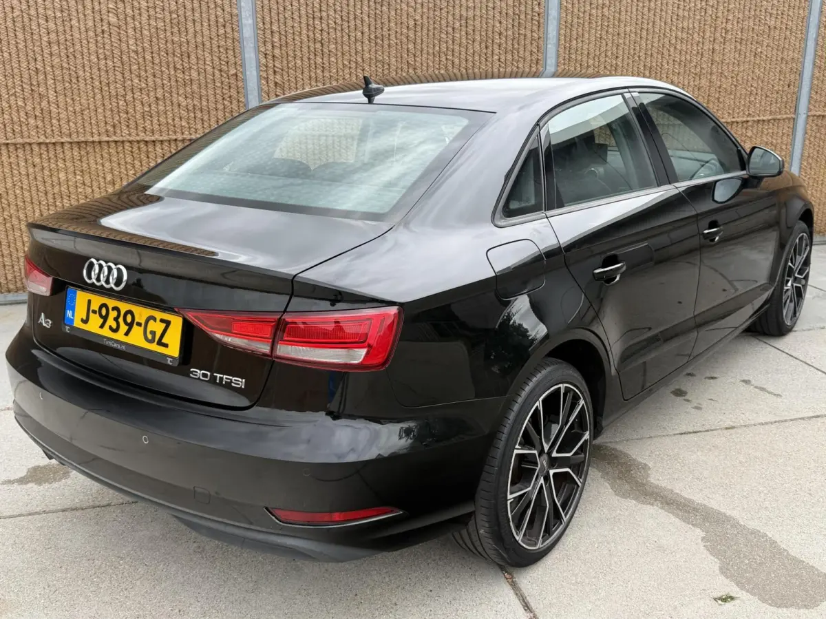 30 TFSI Pro Line Lederen bekleding | Stoelverwarming | 18 inch lichtmetalen velgen | Bi-xenon verlichting | Airconditioning | Cruise control | Navigatiesysteem | Parkeersensoren achter