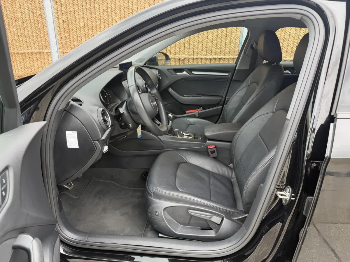 30 TFSI Pro Line Lederen bekleding | Stoelverwarming | 18 inch lichtmetalen velgen | Bi-xenon verlichting | Airconditioning | Cruise control | Navigatiesysteem | Parkeersensoren achter
