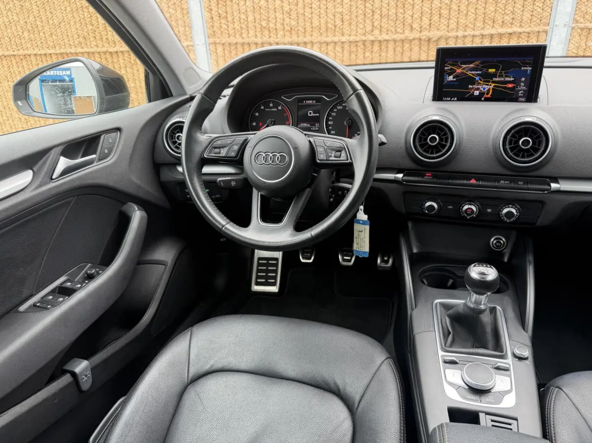30 TFSI Pro Line Lederen bekleding | Stoelverwarming | 18 inch lichtmetalen velgen | Bi-xenon verlichting | Airconditioning | Cruise control | Navigatiesysteem | Parkeersensoren achter