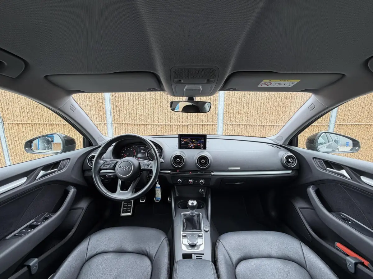 30 TFSI Pro Line Lederen bekleding | Stoelverwarming | 18 inch lichtmetalen velgen | Bi-xenon verlichting | Airconditioning | Cruise control | Navigatiesysteem | Parkeersensoren achter